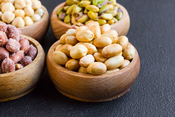 Double roasted, luxury shell-free peanuts, designed in a bamboo bowl