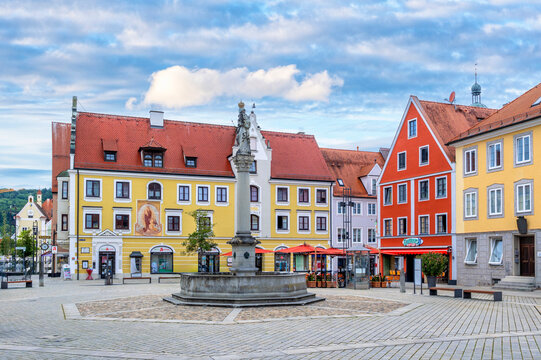 Marienplatz mit Marienbrunnen, Mindelheim, Unterallg&auml;u, Schwaben, Bayern, Deutschland, Europa