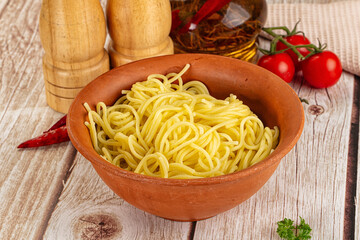 Boiled yellow egg noodles in the bowl