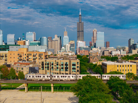 Train going through Chicago 