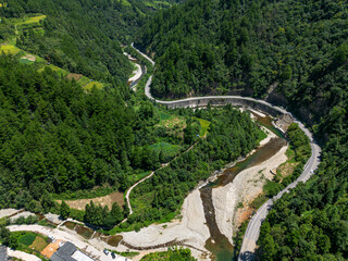 the road to the mountains