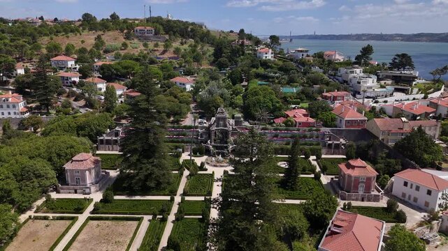 The Quinta Real de Caxias is one of the most important buildings in Oeiras. This wonderful palace was built in the 18th and 19th centuries by the Casa do Infantado.