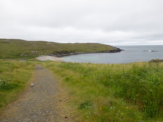 Playa detr&aacute;s de Gearranan Blackhouse Village, en Lewis & Harris, Islas H&eacute;bridas, Escocia