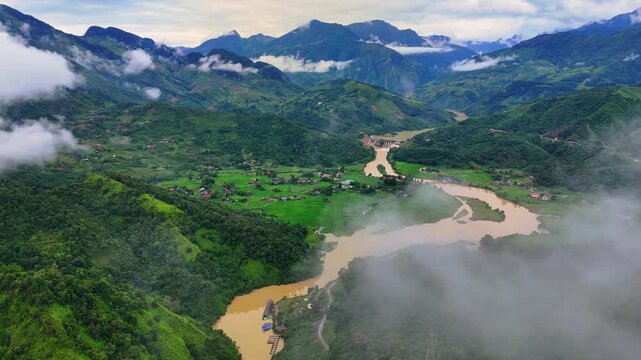 Clouds spilling over ridgeline &ndash; dramatic valley reveal