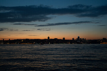 Naklejka premium City skyline at sunset