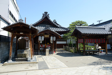 Fototapeta premium 釘抜き地蔵 境内 京都市上京区