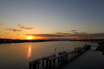 Fototapeta premium Sunset over the Tama River