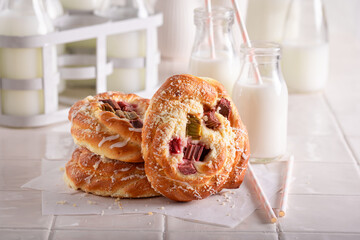 Sour and sweet rhubarb cake made of fresh ingredients.