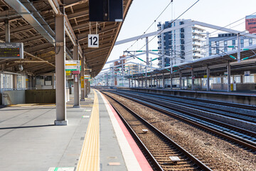 新幹線のホーム（西明石駅）