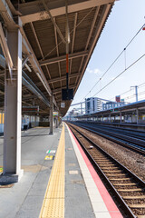 新幹線のホーム（西明石駅）