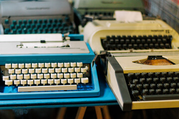 View of an antique typewriter, with its buttons, letters, and functions
