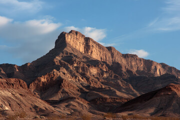 Fototapeta premium explore captivating geology of world top mountains showcasing their unique rock formations and natural beauty
