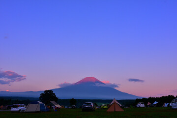 夕焼け富士山を望みながらオートキャンプ