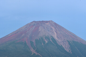 夏の富士山の山頂風景