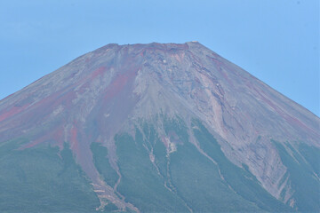 夏の富士山の山頂風景