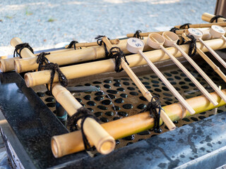 柄杓が並ぶ神社の手水舎