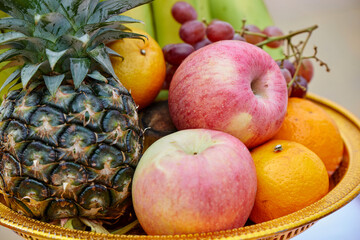The variety of fruits served in plate