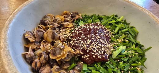 Mackerel bibimbap in a bowl