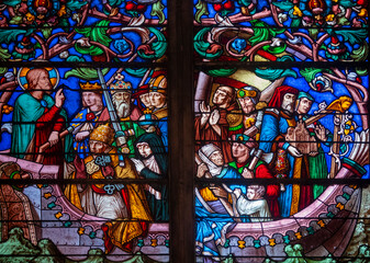 Stained glass (19th century) of A boat driven by Jesus carrying Christians who believe in God.