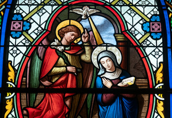 Fototapeta premium Stained glass (19th century) of Annunciation to the Blessed Virgin Mary by the Archangel Gabriel.