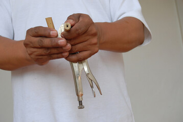 Building rustic bamboo crafts with homemade tools