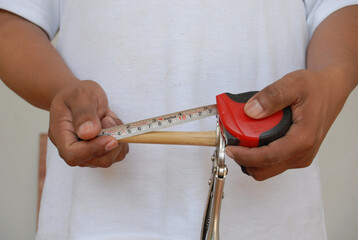 Building rustic bamboo crafts with homemade tools