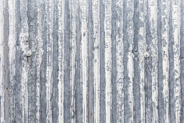 The old zinc has completely decayed to form.