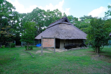 A Traditional Thatched-Roof Kominka House from the Japanese Edo Period
日本の江戸時代に建てられた、茅葺き屋-根の古民家