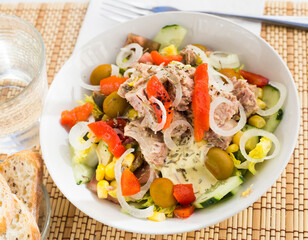 mediterranean vegetable salad with tuna