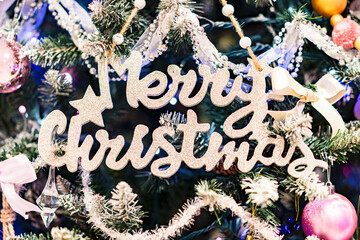 クリスマス の 飾付け の クリスマスツリー と イルミネーション 【 年末 の イメージ 】