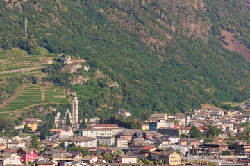 Obraz premium Southern view of Tirano landmarks