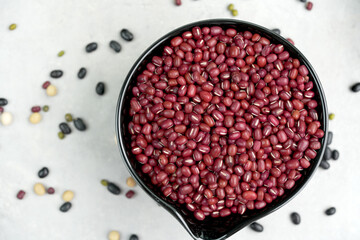 Red beans are a good source of iron, which helps nourish the blood and regulate blood conditions in the body