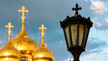 Obraz premium Church domes and lantern at twilight