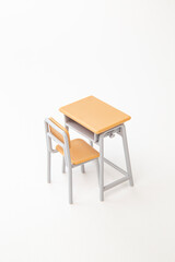 机と椅子　白背景