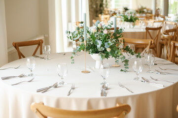 Elegant Wedding Table Setting with Floral Centerpiece