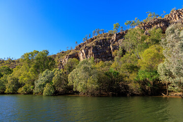 オーストラリア　ノーザンテリトリーのニトミルクのキャサリン渓谷と青空