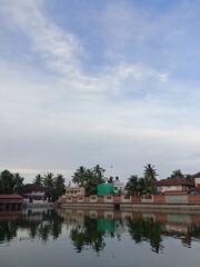 Naklejka premium buildings surrounded by a pond