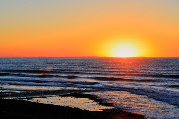 夕景の知床遠音別川