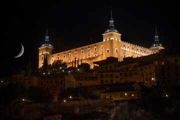 Composing: Nachtaufnahme vom Schloss in Toledo mit zunehmenden Mond. 21.09.17