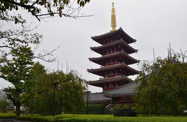 Pagoda de cinco pisos del templo Sensoji. Tokio. Japón