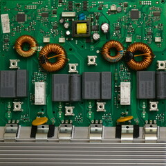 Elektronika modułu z płyty indukcyjnej &ndash; płytka drukowana i elementy