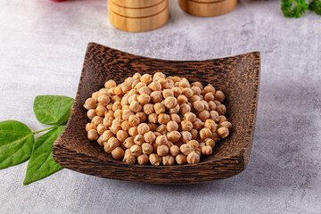 Raw dry chickpea in the bowl