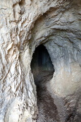 Höhle am Rilkeweg bei Triest