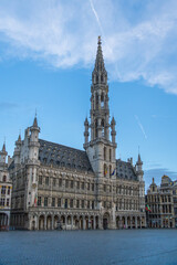 Obraz premium Town Hall and Empty Grand Place Early Morning. City of Brussels, Belgium