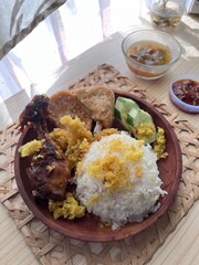 Nasi Ayam Kremes, Indonesian Crispy Chicken Rise