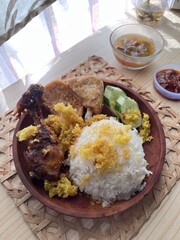 Nasi Ayam Kremes, Indonesian Crispy Chicken Rise