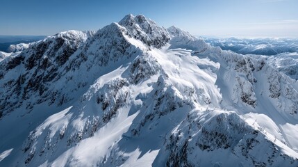 Obraz premium A sweeping vista of snow-capped mountain peaks under a brilliant blue sky.