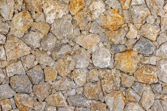 Trockenmauer aus Naturstein