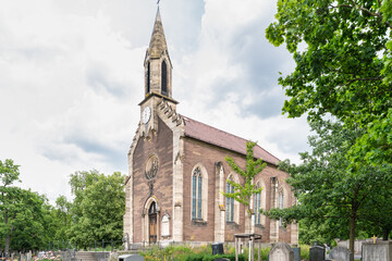 schöne alte Kapelle auf einem Friedhof in Würzburg
