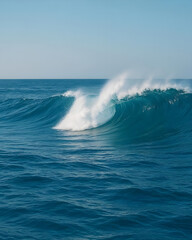 Naklejka premium Calming Blue Ocean Waves Wallpaper 